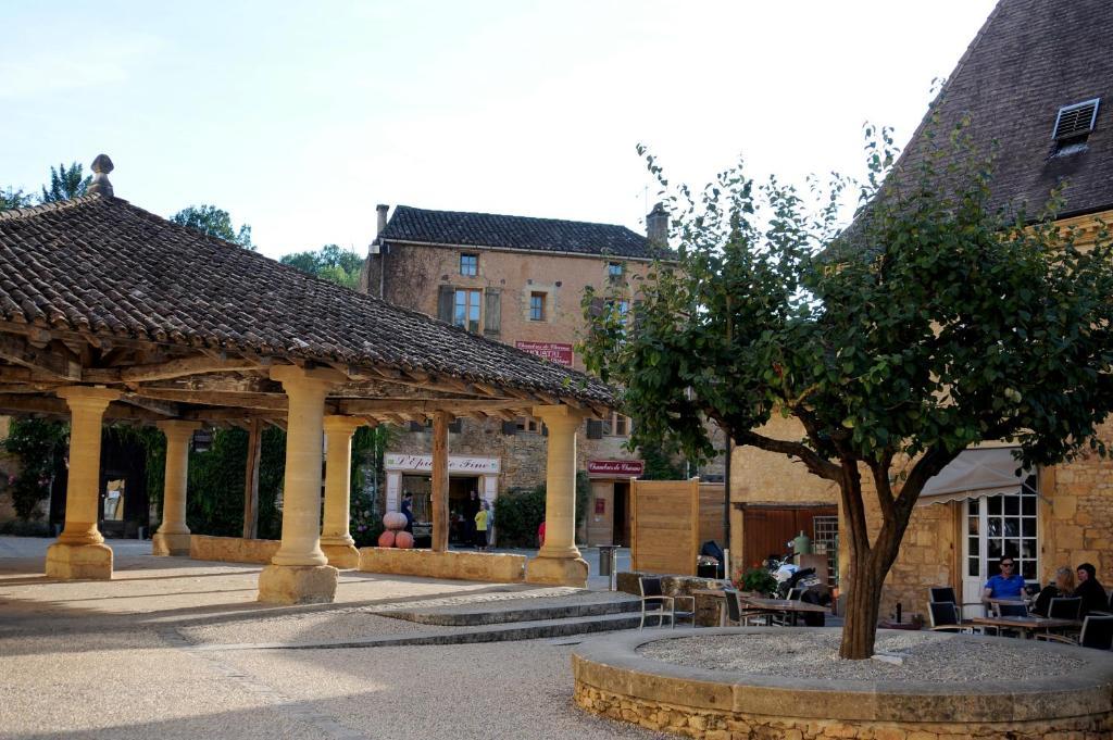 Bed and Breakfast Les Songes De L'Abbaye Cadouin Esterno foto
